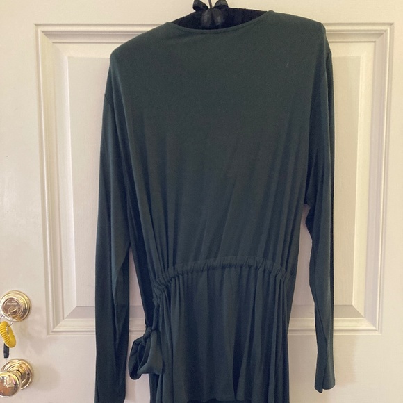 Josie Natori Soft Green Long Sleeve Draped Top/Side Tie/Low Cowl Neck/XL/NEW! - Picture 2 of 3